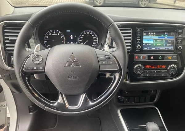 Mitsubishi Outlander cena 116500 przebieg: 20000, rok produkcji 2019 z Warszawa małe 562